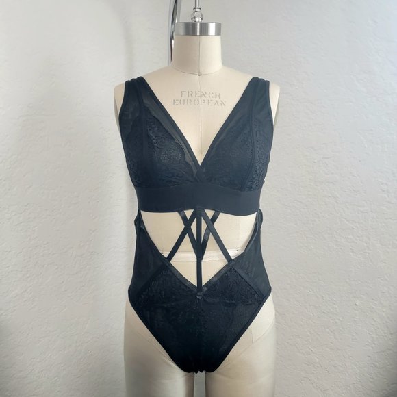 TUTTI ROUGETTE Lace Strappy Cutout Bodysuit - Picture 2 of 9